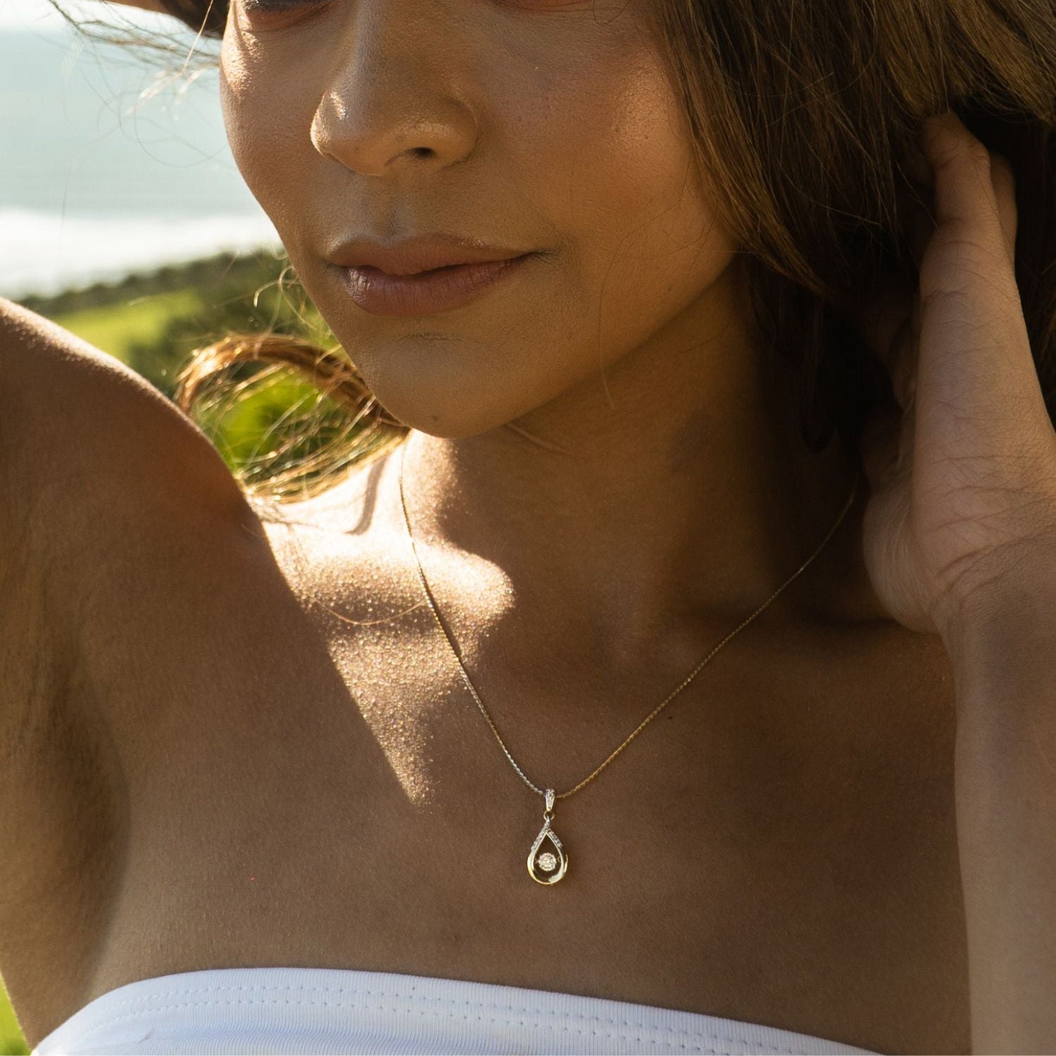 14 KARAT YELLOW GOLD DANCING DIAMOND PENDANT – Umara