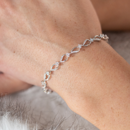 14 KARAT WHITE GOLD DIAMOND BRACELET